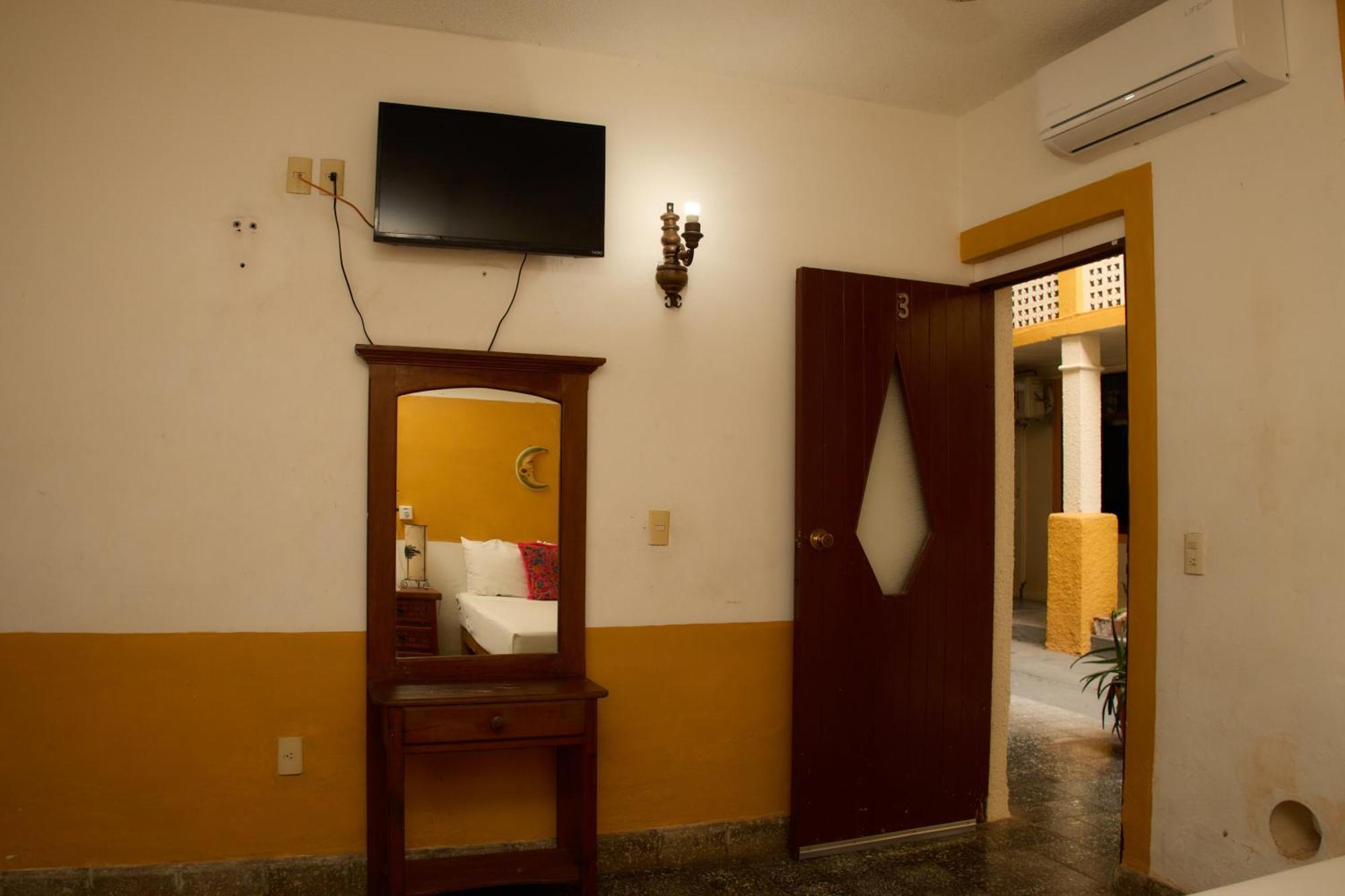 Hotel San Lorenzo Barra de Navidad Εξωτερικό φωτογραφία